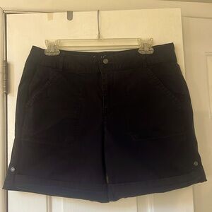 Black Gloria Vanderbilt cotton shorts, size6
